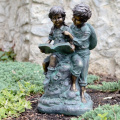 Metallgartenskulptur grande Bronze-Lebensgröße, die Jungen- und Mädchengartenstatuen für Verkauf liest